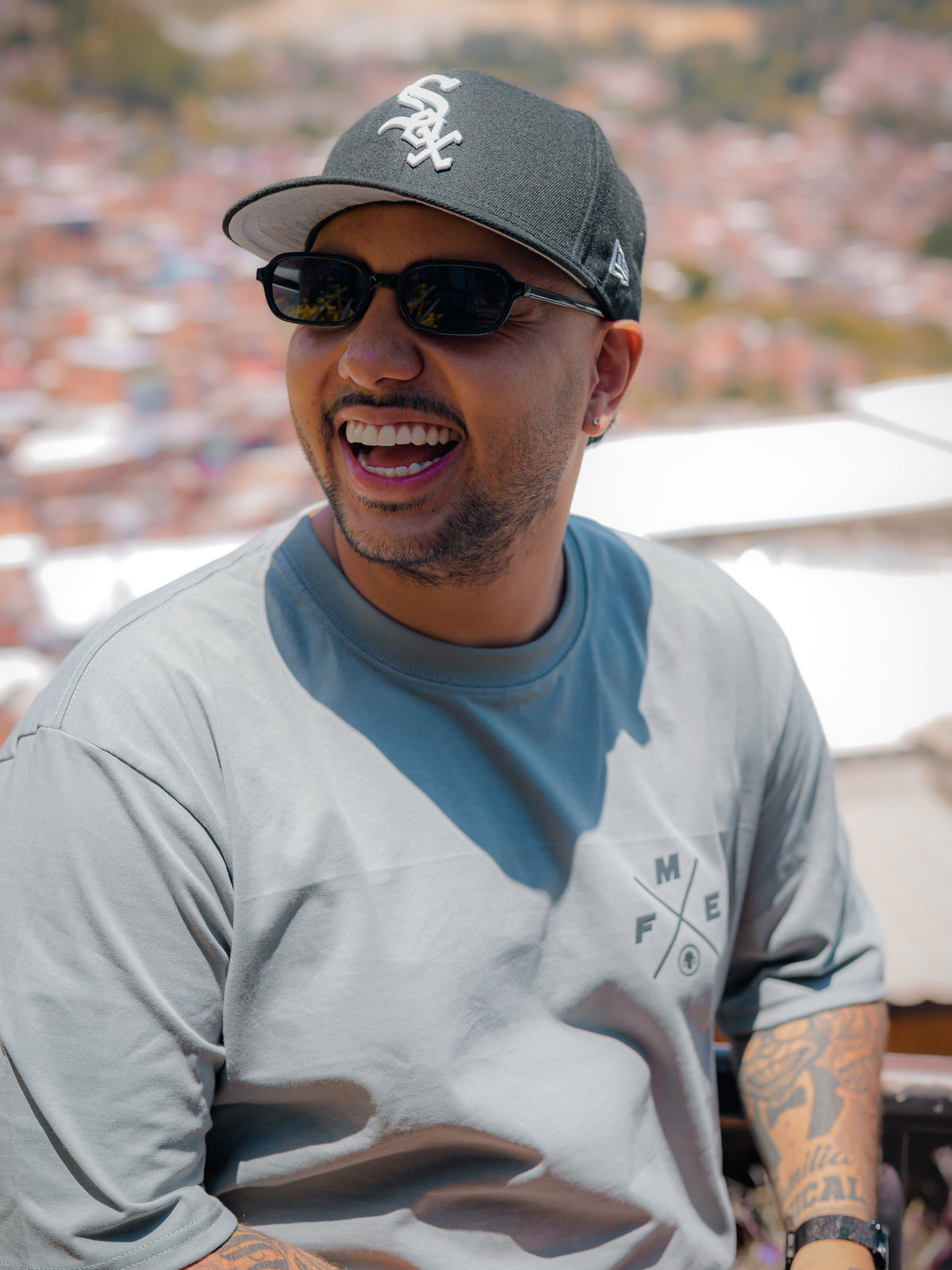 CAMISETA PREMIUM FME CON DOBLE MORRO GRIS