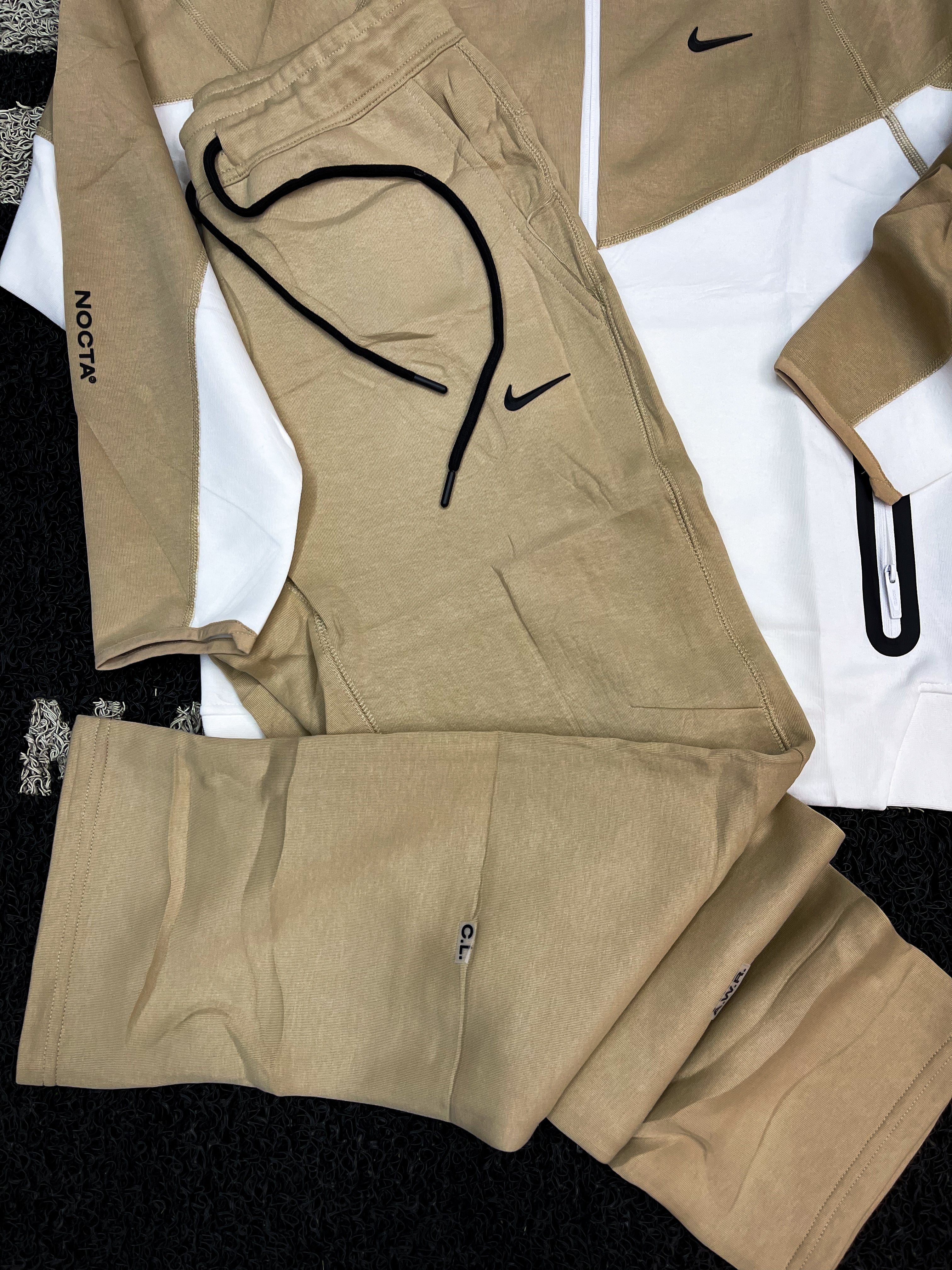 CONJUNTO BEIGE CON BLANCO BR