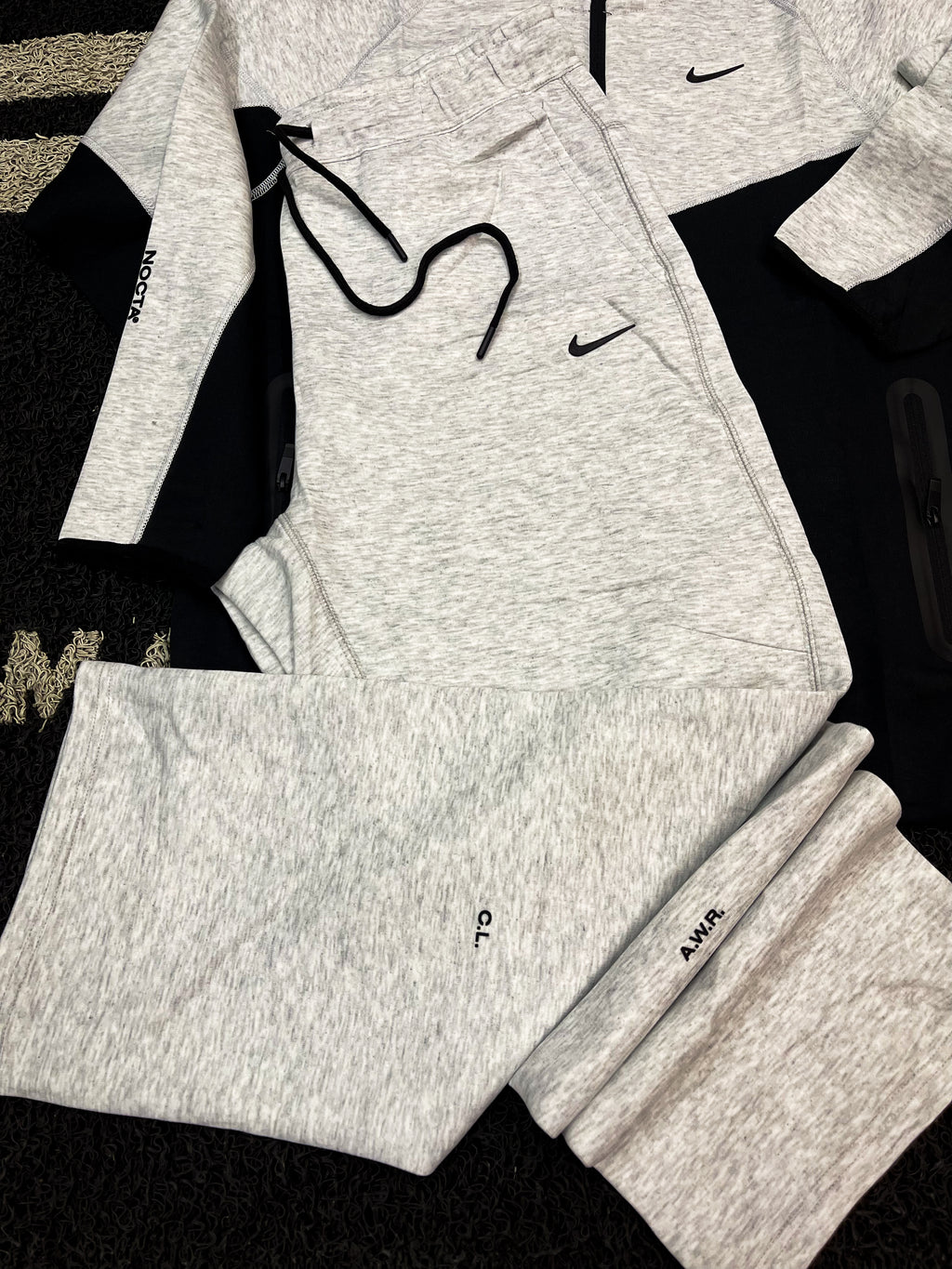 CONJUNTO GRIS CON NEGRO BR