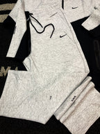 CONJUNTO GRIS CON NEGRO BR