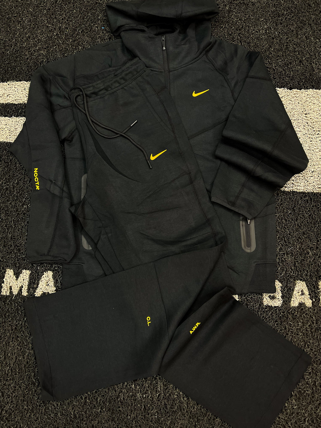 CONJUNTO NEGRO AMARILLO BR